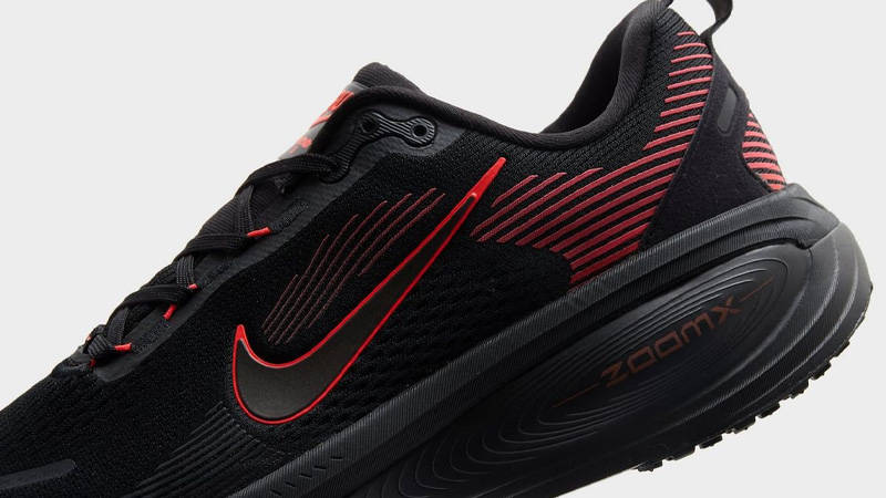 Nike Vomero 18 Black Red Closeup