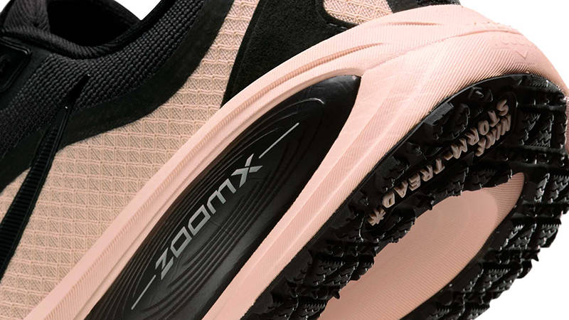 Nike Vomero 18 GORE-TEX Black Pink Detail