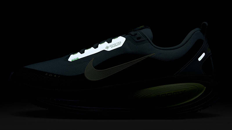 Nike Vomero 18 GORE-TEX Seaweed Barely Volt HQ7001-300 in dark