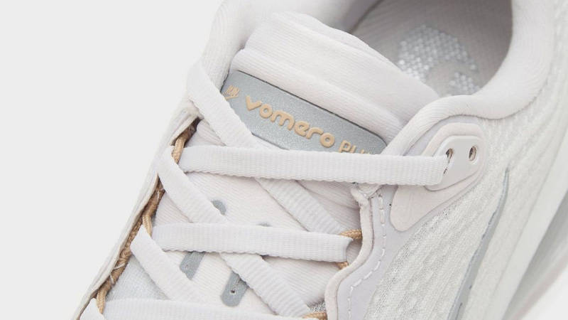 Nike Vomero Plus Vast Grey Metallic Silver Closeup