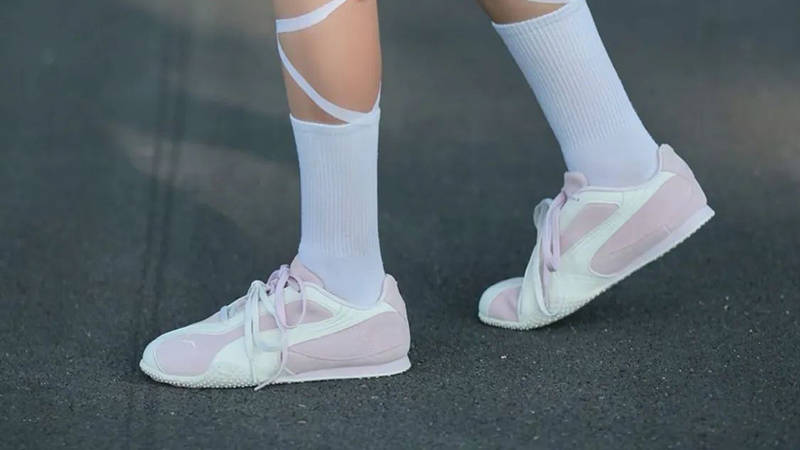 PUMA Bella V2 Light Pink 404709-03 on foot
