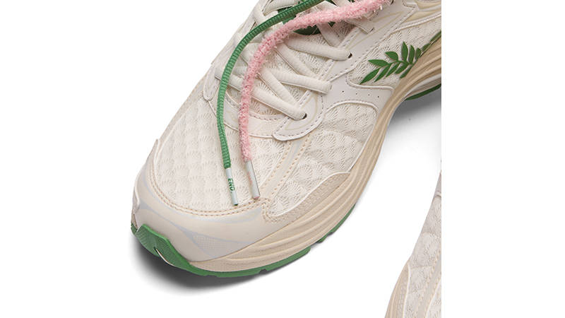 END x Saucony ProGrid Omni 9 Olive Branch toe