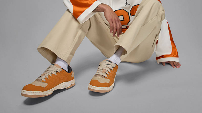 Jordan Session SE Monarch IM8122-815 on foot