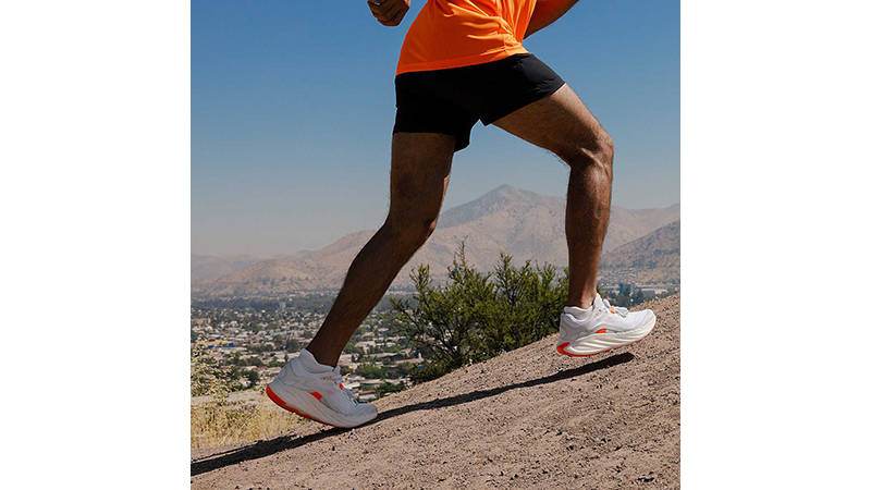 Merrell ProMorph White Flare 60580M-J068573 on foot