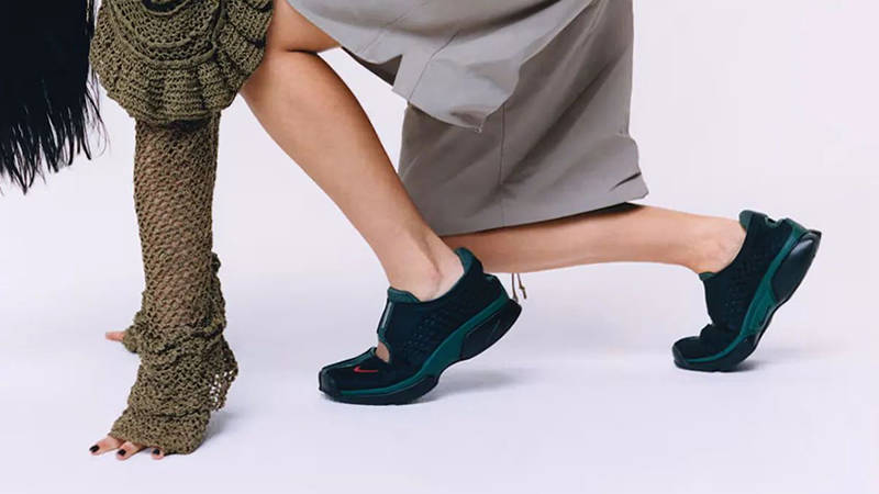 Nike Air Rift 2 Black Green on foot
