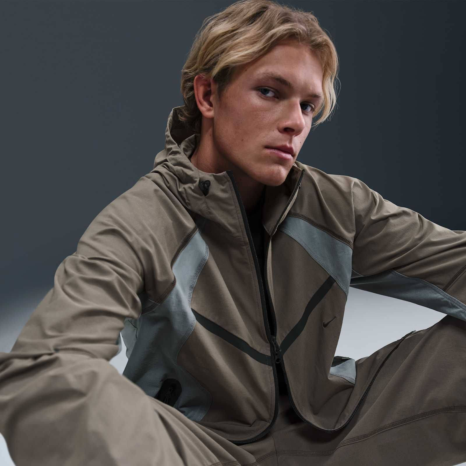 Nike Dri-FIT Woven Colour-Block Windrunner Loose Jacket IH8461-289 closeup