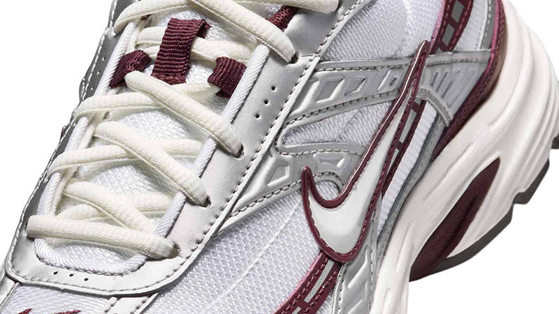 Nike Initiator White Burgundy Crush IB4688-111 Detail