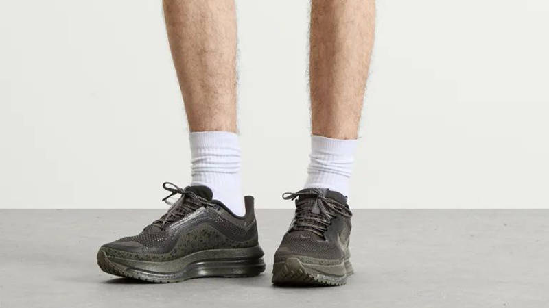 Nike Pegasus Premium SP Light Loden IM6000-264 on foot