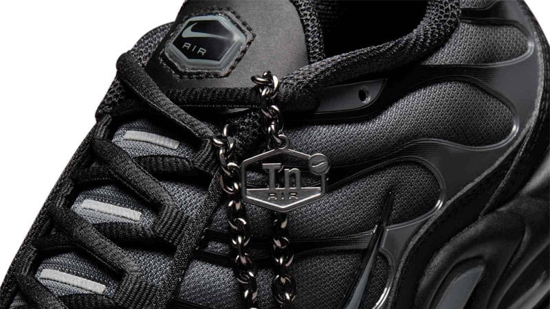 Nike TN Air Max Plus Black Metallic Silver TN Charm Chain