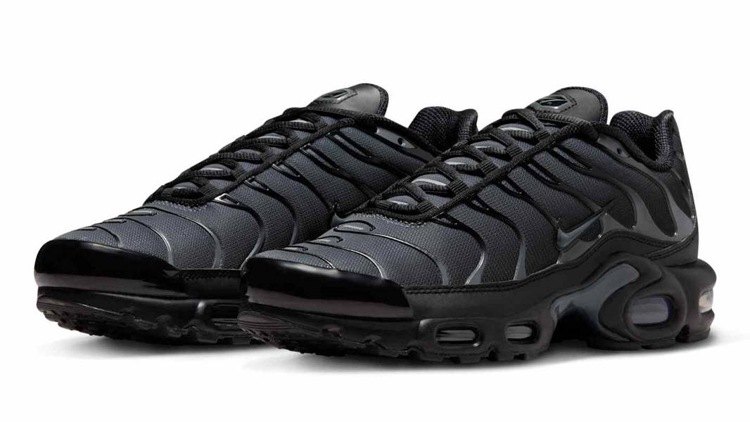 Nike TN Air Max Plus Black Metallic Silver TN Charm Front