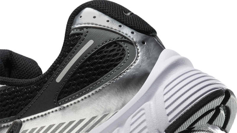 Nike V5 RNR Black Anthracite Smoke Grey Closeup