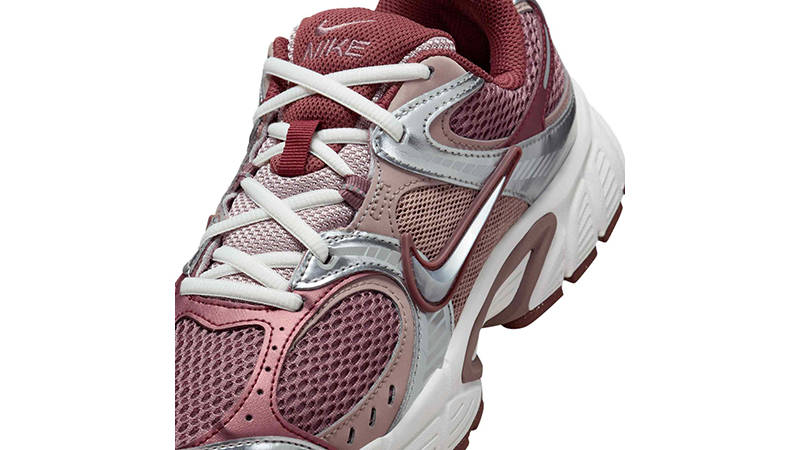 Nike V5 RNR Smokey Mauve Sepia HQ7901-200 tonguie