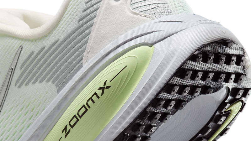 Nike Vomero 18 Barely Volt Light Silver Closeup