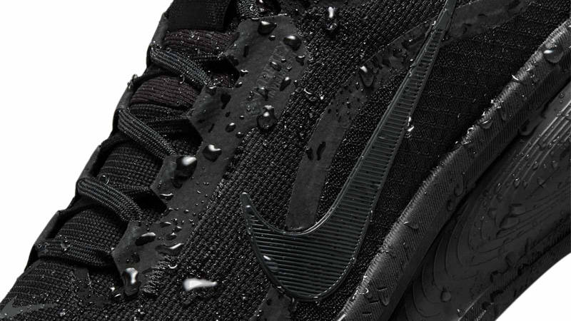 Nike Vomero 18 GORE-TEX Black Womens In Water