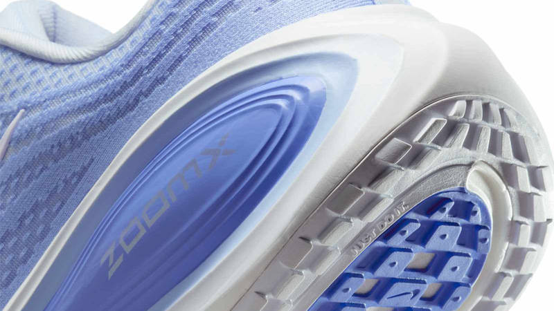 Nike Vomero Plus Royal Pulse Closeup