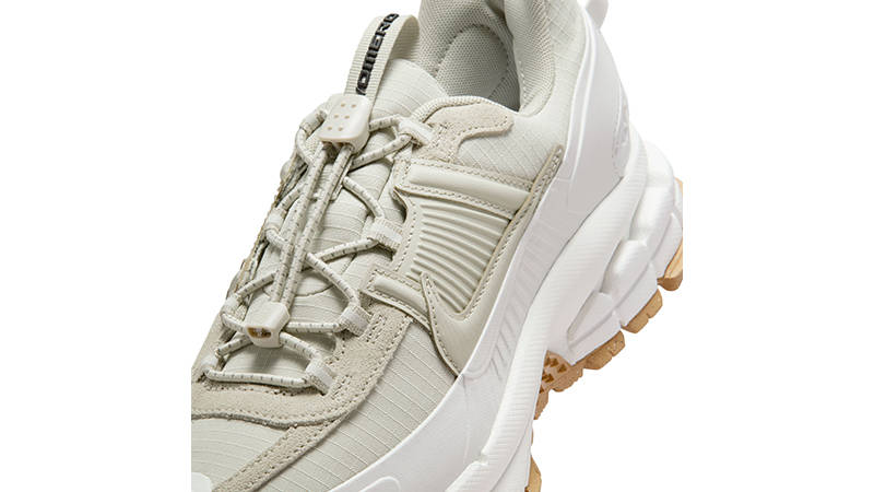 Nike Zoom Vomero 5 Roam Winterized Sail Gum HQ2181-100 side