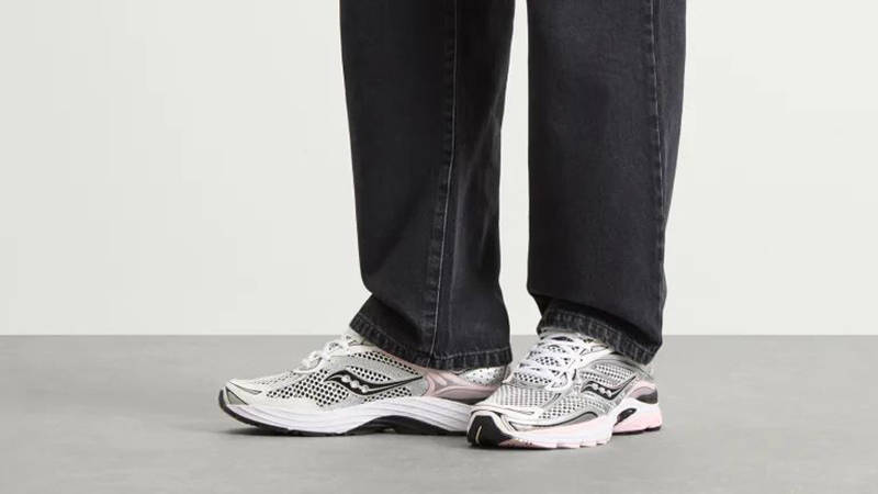 Saucony Progrid Omni 9 Silver Pink S70739-16 on foot