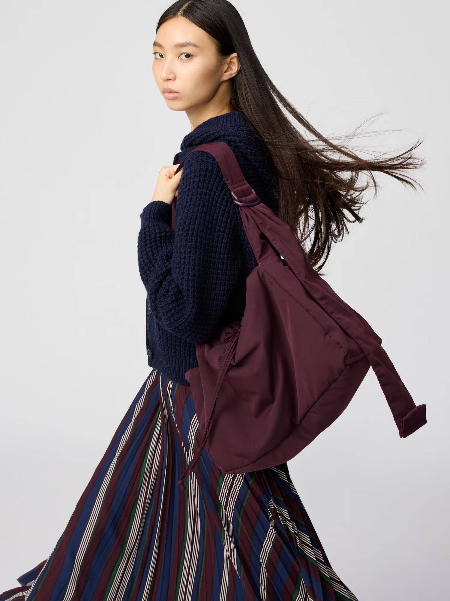 UNIQLO Soft Puffy Shoulder Bag E483802-000-19 side