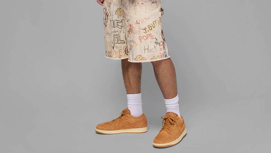 Air Jordan 1 Low SE Flax Muslin HV4089-200 on foot