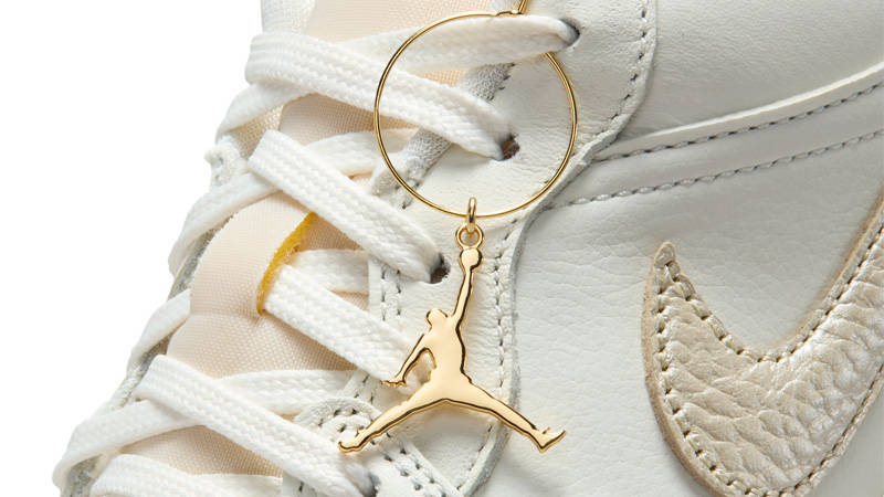 Air Jordan 1 Low SE Metallic Team Gold Tag