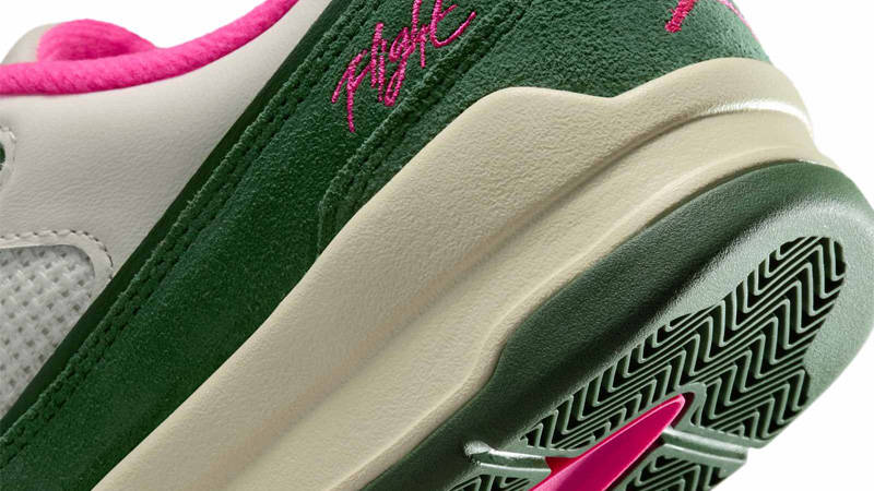 Jordan Flight Court Fir Pink Blast Closeup