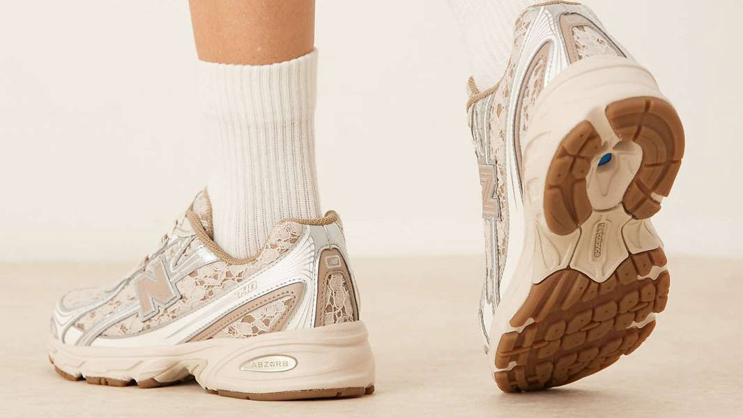 New Balance 740 Lace Beige Back