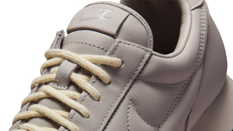 Nike Daybreak SP Moon Particle Light Bone Side