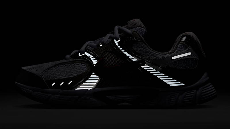 Nike V5 RNR GS White Gym Red HQ6411-105 in dark