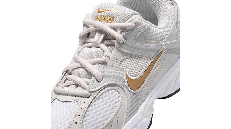 Nike V5 RNR GS White Photon Dust HQ6411-104 tongue