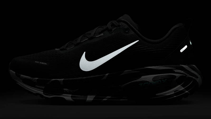 Nike Vomero 18 Anthracite Reflect Silver IM6010-060 in dark