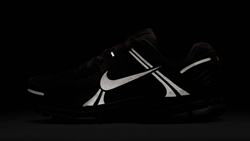 Nike Zoom Vomero 5 Fauna Brown HQ0458-201 in the dark