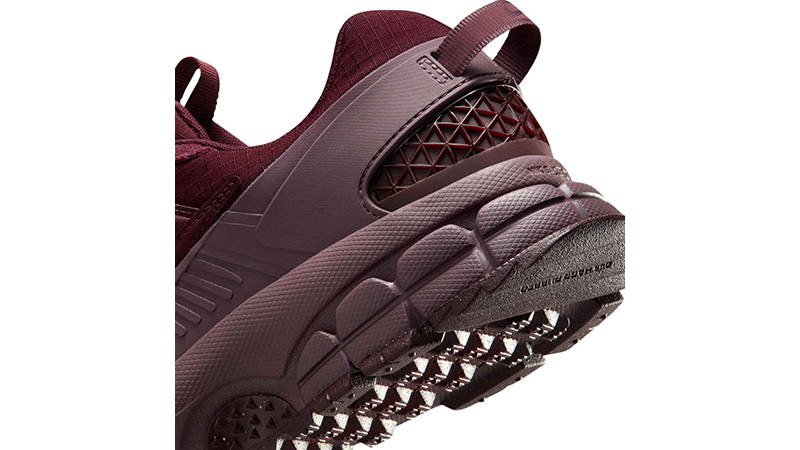 Nike Zoom Vomero Roam Winterized Burgundy Crush HQ2181-500 heel