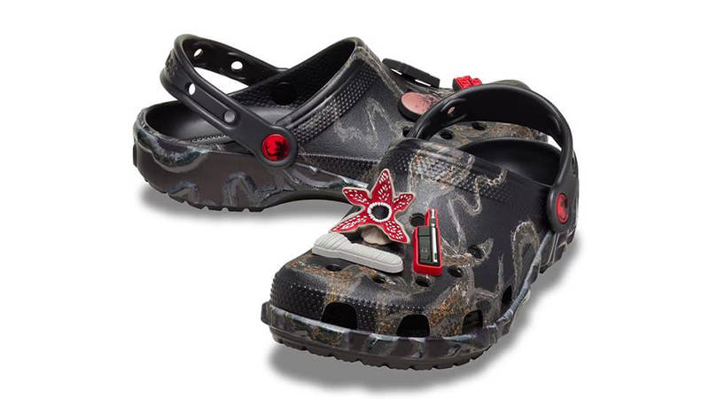 Stranger Things x Crocs Classic Clog The Upside Down 212074-90H fron t
