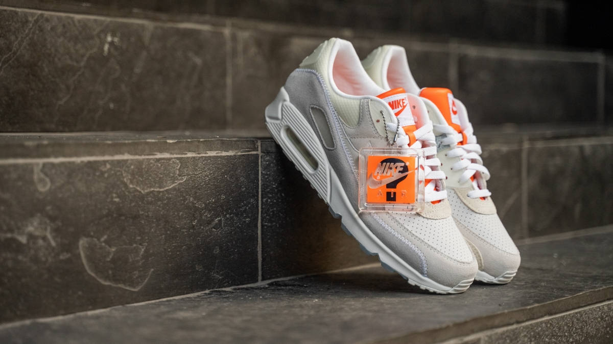 hyper orange air max 90