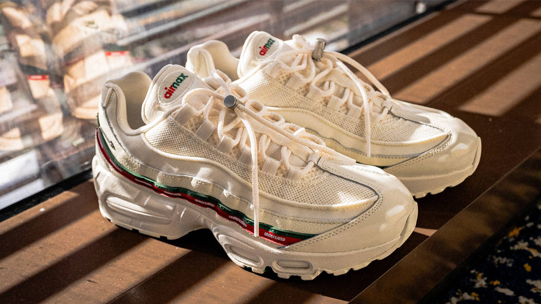 靴 UNDEFEATED x NIKE AIR MAX 95 SP 9 SAIL First look at the Undefeated x Nike Air Max 95 “Sail” set for