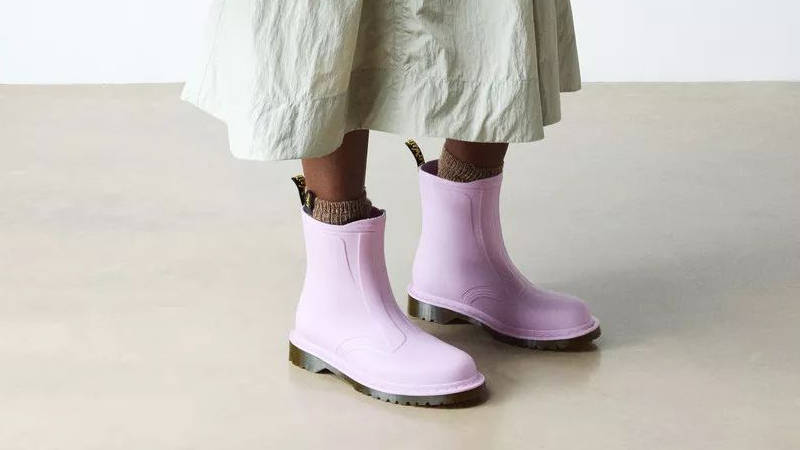 Dr Martens 1460 Rain Boots Lilac 41250500 ON FOOT