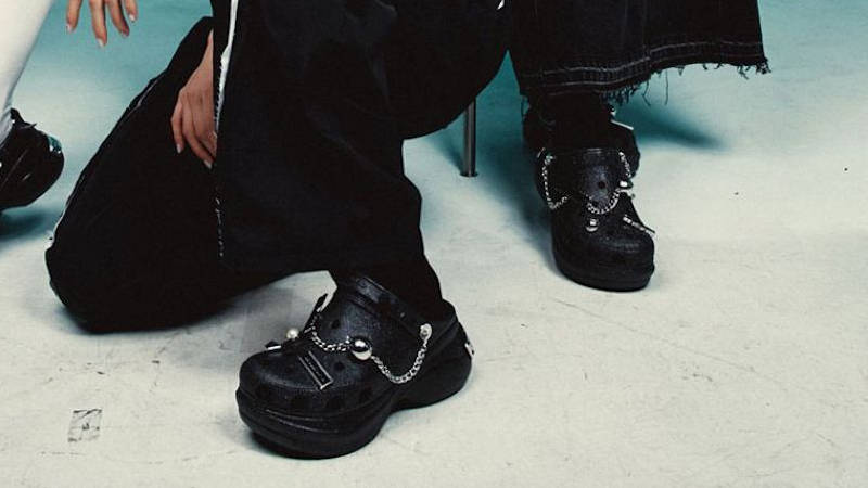 LE SSERAFIM x Crocs Bae Clog Black | The Sole Supplier