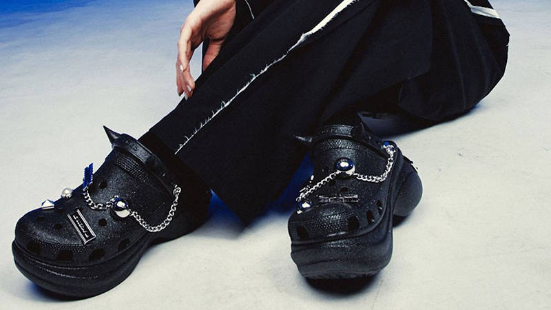 LE SSERAFIM x Crocs Bae Clog Black | The Sole Supplier