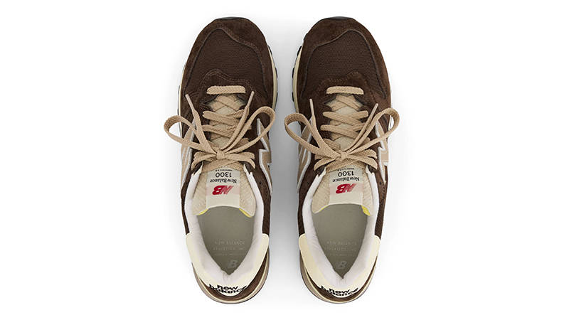 New Balance 1300 Rich Earth middle