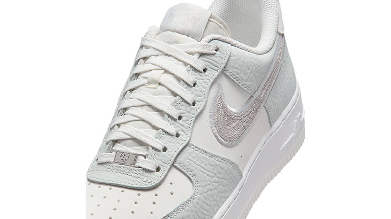 Nike Air Force 1 07 LV8 Summit White Vast Grey IB6842-100 tongue