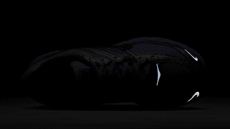 Nike Air Max Moto 2K White Stadium Green HQ2056-102 in the dark
