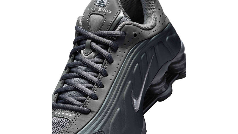 Nike Shox R4 GS Anthracite Iron Grey IO1911-060 tongue