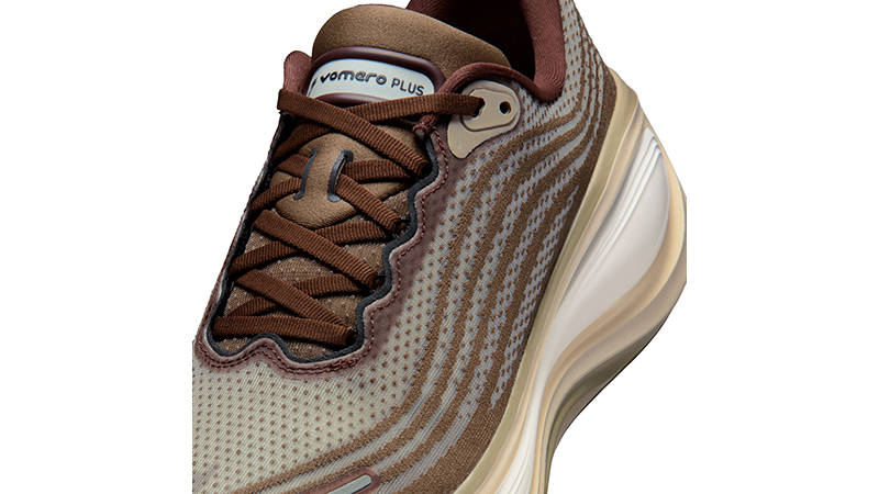 Nike Vomero Plus Natural Pecan IO4482-001 tongue