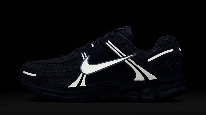 Nike Zoom Vomero 5 Washed Blue HQ0458-400 in the dark
