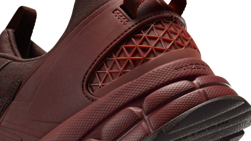 Nike Zoom Vomero Roam Baroque Brown Closeup