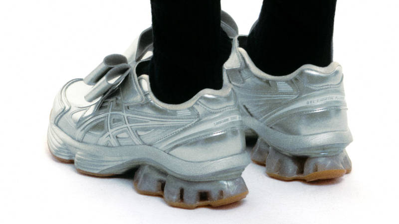 SHUSHU TONG x ASICS Gel-Kinetic Fluent Bow Silver on foot back