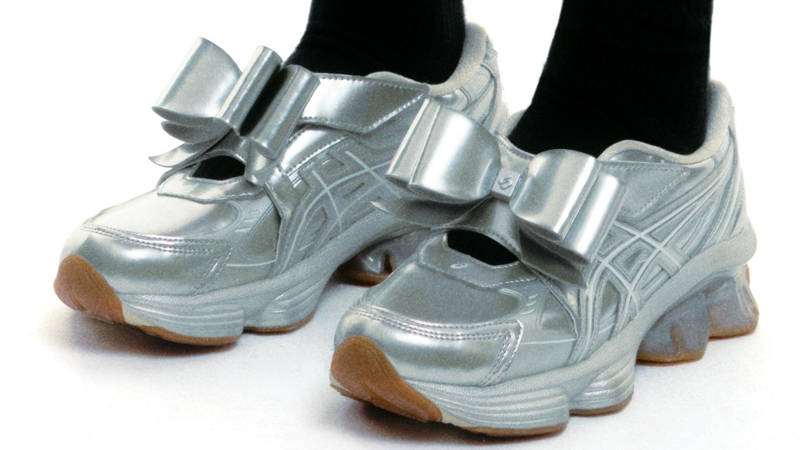 SHUSHU TONG x ASICS Gel-Kinetic Fluent Bow Silver on foot front