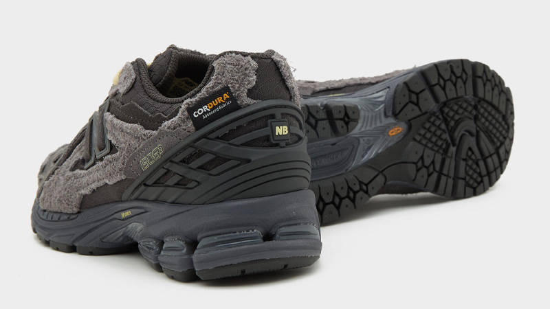 size_ x New Balance 1906D Protection Pack Black Back