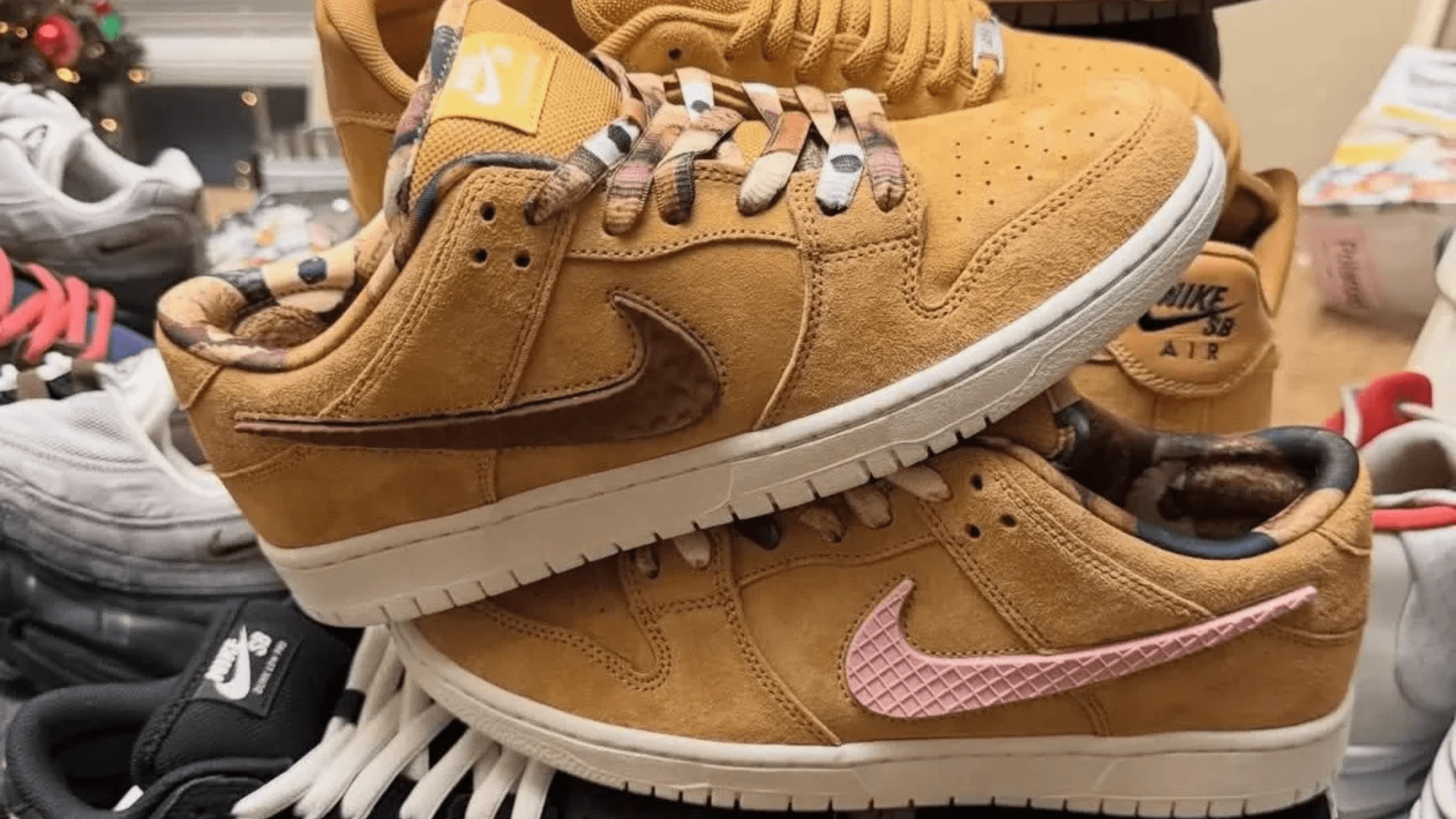 NOTE Manchester x Nike SB Dunk Low Brew & Biscuits
