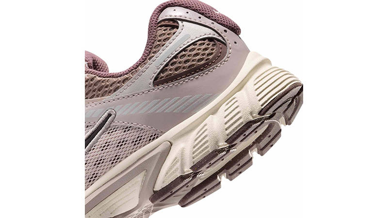 Nike V5 RNR GS Taupe Haze Tattoo HQ6411-201 heel